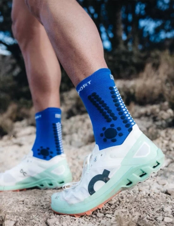 pol_pm_COMPRESSPORT-Skarpetki-do-biegania-trailowe-PRORACING-SOCKS-V4-TRAIL-dazz-blue-blues-6847_14.jpg