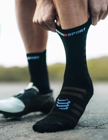 Compressport-Skarpetki-rowerowe-Proracing-V4-Ultralight-bike-black-white_2.jpg