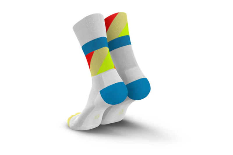 incylence-skarpetki-ultralight-high-strides-white-blue-inferno_2.jpg