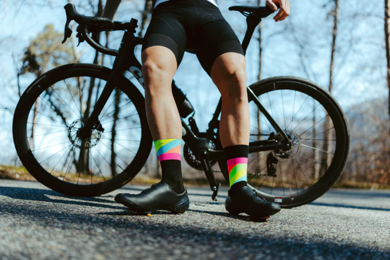 incylence-skarpetki-ultralight-high-strides-black-pink-canary_3.jpg