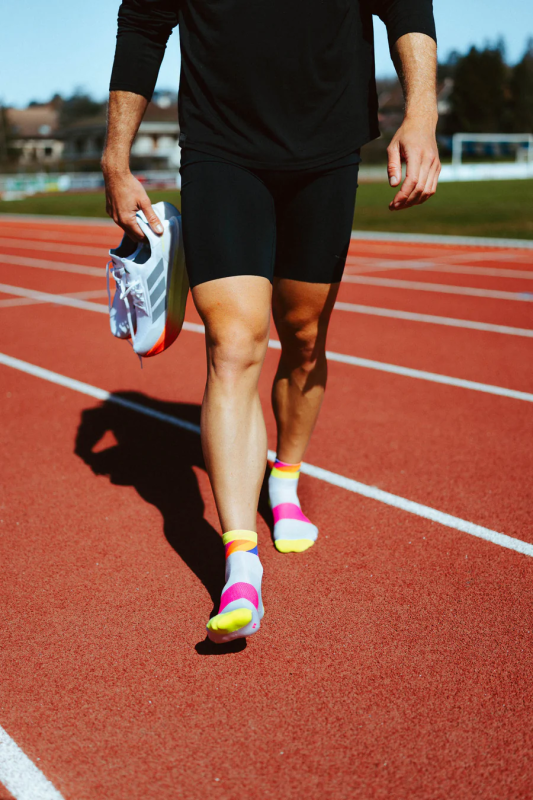 incylence-skarpetki-krotkie-ultralight-low-strides-short-white-canary_3.jpg