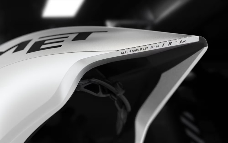 MET_Drone Wide Body II_white-metalic glossy