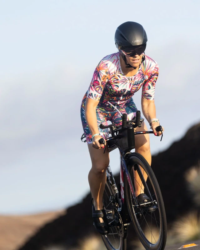 ZOOT_W_Aero Full Zip - Island Original (12).jpg