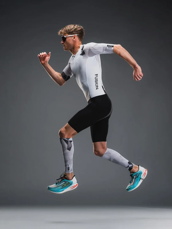 Fusion_Pro Tri Suit_Unisex_Carbon (3).jpg