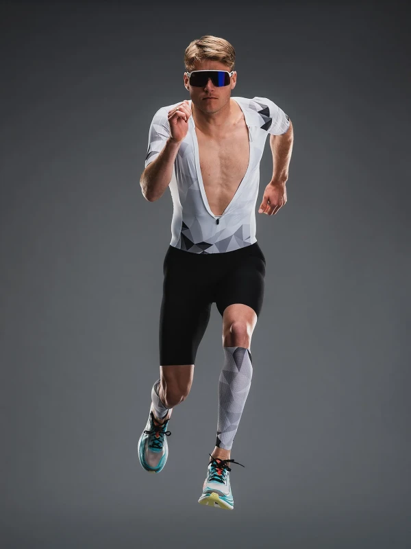 Fusion_Pro Tri Suit_Unisex_Carbon (8).jpg