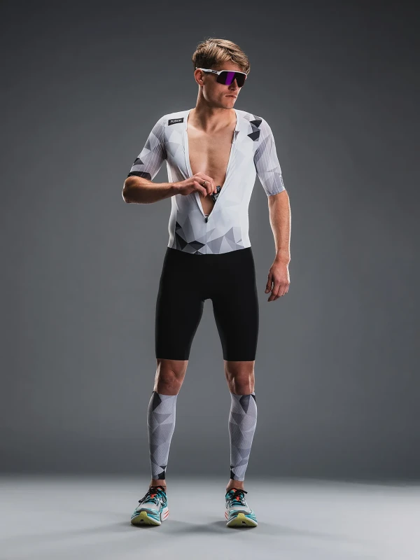 Fusion_Pro Tri Suit_Unisex_Carbon (11).jpg