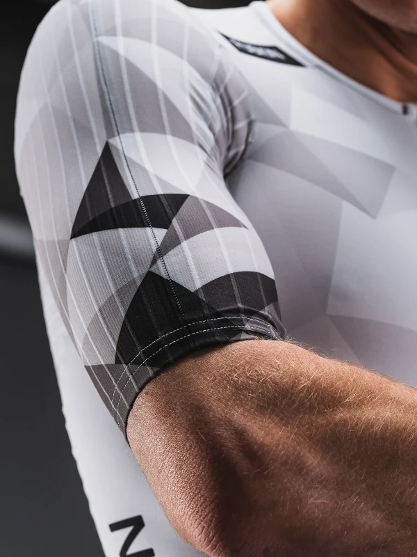 Fusion_Pro Tri Suit_Unisex_Carbon (12).jpg