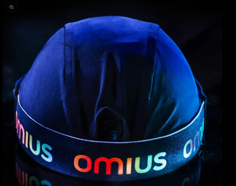 omius czapka czarna2.jpg