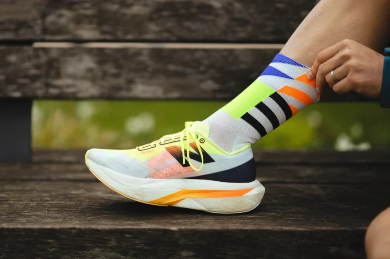 incylence-skarpetki-ultralight-high-strides-elements-orange-green_3.jpg