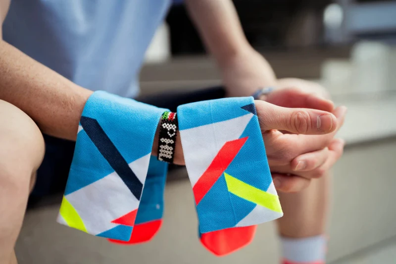incylence-skarpetki-ultralight-high-strides-strikes-blue-inferno_3.jpg