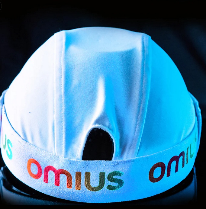 Omius-czapka-white_2.jpg