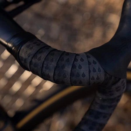 pol_pm_ULTRA-COOL-TECH-Chlodzaca-owijka-na-kierownice-GLACIER-COOLING-BAR-TAPE-black-8900_7.png