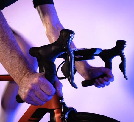 pol_pm_ULTRA-COOL-TECH-Chlodzaca-owijka-na-kierownice-GLACIER-COOLING-BAR-TAPE-black-8900_18.png