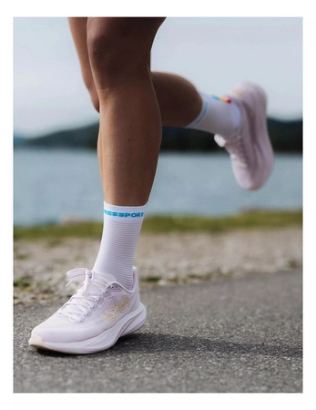 Compressport-Skarpetki-biegowe-Proracing-V4-Run-Ironman-2026-white_6.png