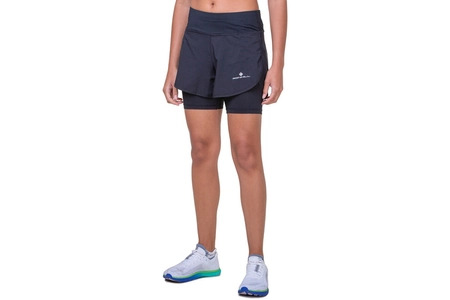 pol_pm_RONHILL-Spodenki-do-biegania-damskie-TECH-4-5-TWIN-SHORT-all-black-7197_7.jpg