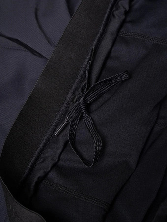 pol_pm_RONHILL-Spodenki-do-biegania-meskie-TECH-7-TWIN-SHORT-all-black-8695_6.jpg