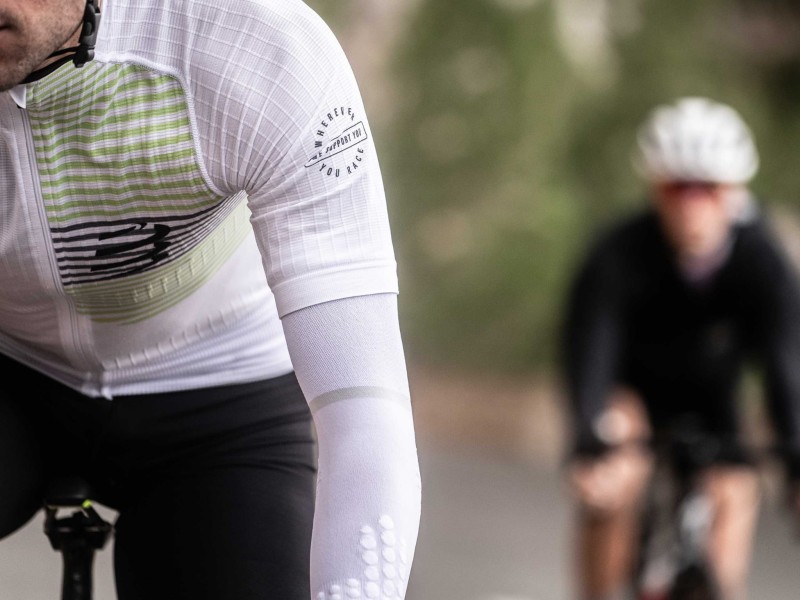 Rękawki kompresyjne Compressport Ultralight białe.jpg