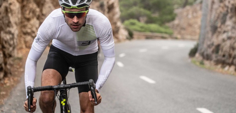 Rękawki kompresyjne Compressport Ultralight białe.jpg