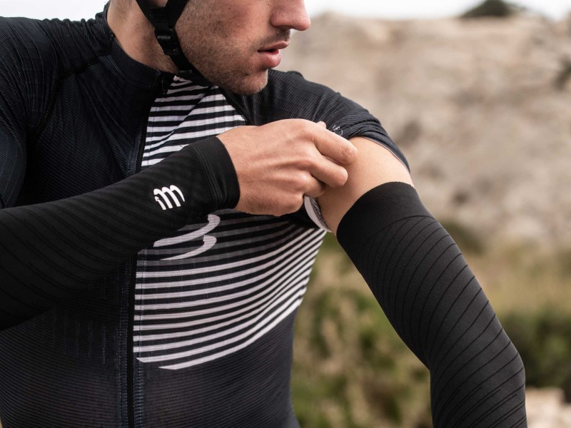 Rękawki kompresyjne Compressport Ultralight czarne.jpg