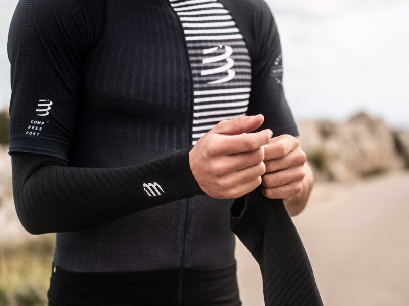 Rękawki kompresyjne Compressport Ultralight czarne.jpg