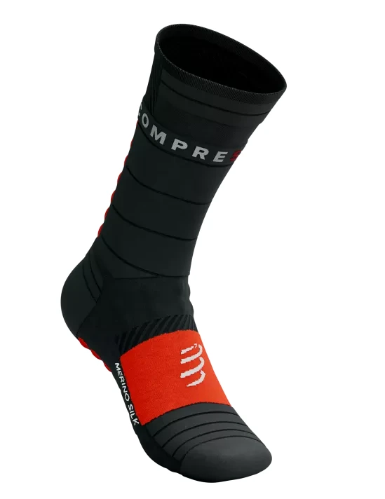 pol_pl_COMPRESSPORT-Skarpetki-biegowe-zimowe-PRORACING-SOCKS-WINTER-black-high-risk-red-6605_3.webp