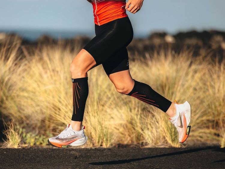 COMPRESSPORT Opaski kompresyjne na łydki R2 AERO czarnybiały 20240320 (1).jpg