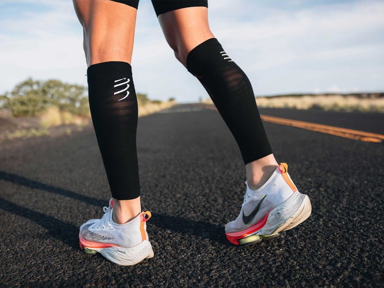 COMPRESSPORT Opaski kompresyjne na łydki R2 AERO czarnybiały 20240320 (2).jpg