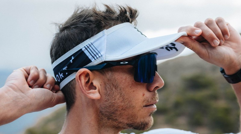 Daszek Compressport Ultralight Visor biało-czarny  (3).JPG