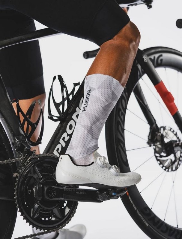 Fusion Skarpety aerodynamiczne RR Aero Sock whitegrey (3).JPG