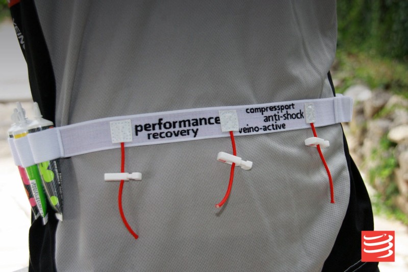 Compressport pasek na numer startowy biały